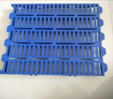 Swine plastic floor 545x460mm cross hole