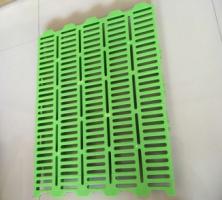 Swine plastic floor 545x600mm cross hole